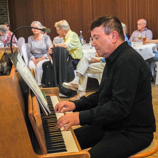 Pianist András Rákosi