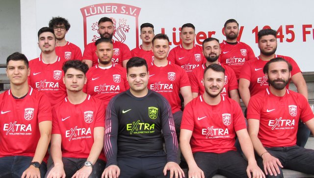 Neu ist die vierte Mannschaft beim Lüner SV. Das Bild zeigt (o. v. l.) Emre Sahbaz, Hasan Hüseyin Yolacar, Oguzhan Öztürk, Onur Akcan, Emre Günaytin, (M. v. l.) Fatih Bolat, Ibrahim Akinci, Deniz Ogras, Michail Sezgen, Emre Taskin, (u. v. l.) Mustafa Deniz, Berkan Sarac, Abdullah Günes, Ahmet Kivanc Sakalar und Özgur Isik. Foto Janning