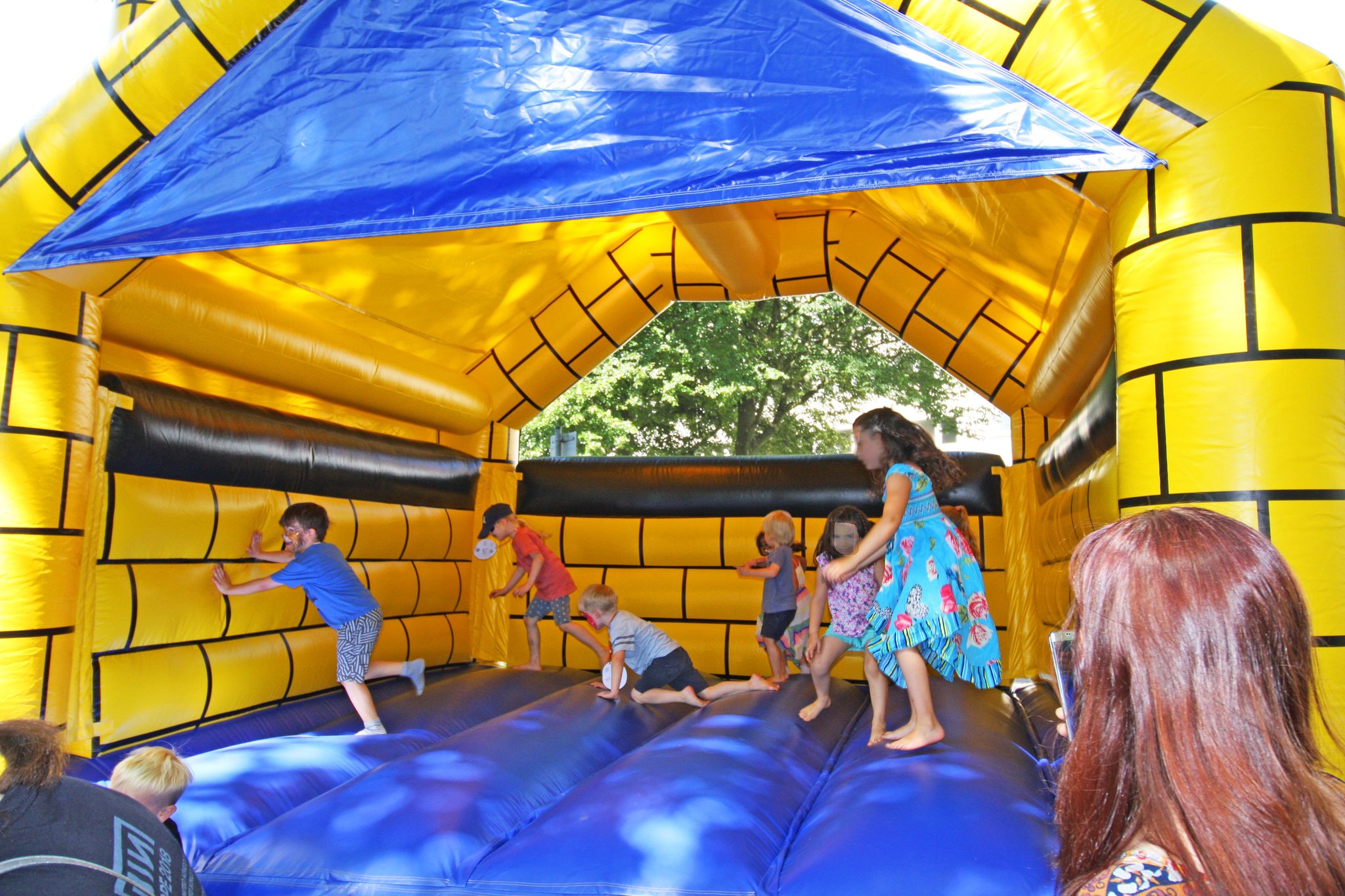 Sommerfest-Spaß für Groß und Klein: Ausmalbilder für Kindergartenkinder und Erwachsene!