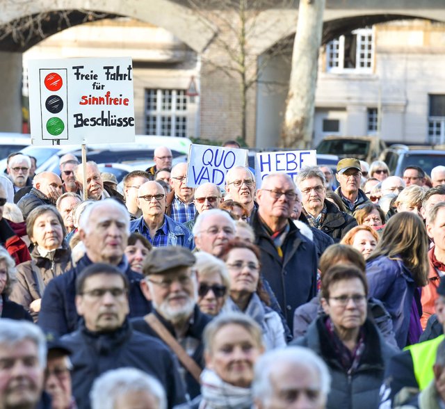 "Freie Fahrt für sinnfreie Beschlüsse".