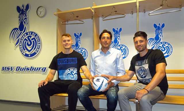 Vincent Gembalies, Sportdirektor Ivo Grlic und Moritz Stoppelkamp waren nach der Vertragsverlängerung zufrieden. Spieler mit Erfahrung sollen die jungen Spieler formen.