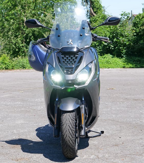 Aktueller, mit neuester Technologie ausgestatteter Motorroller der 125cm³ Klasse  -Peugeot Pulsion- | Foto: Uli Rabenort