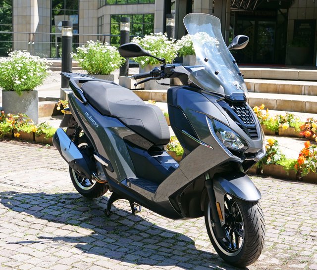 Aktueller, mit neuester Technologie ausgestatteter Motorroller der 125cm³ Klasse  -Peugeot Pulsion- | Foto: Uli Rabenort