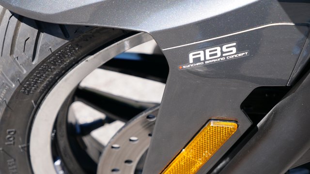 Aktueller, mit neuester Technologie ausgestatteter Motorroller der 125cm³ Klasse  -Peugeot Pulsion- | Foto: Uli Rabenort