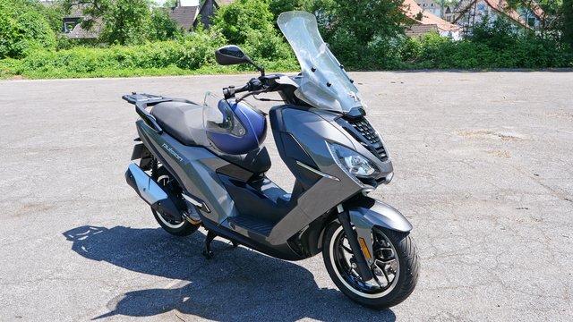 Aktueller, mit neuester Technologie ausgestatteter Motorroller der 125cm³ Klasse  -Peugeot Pulsion- | Foto: Uli Rabenort