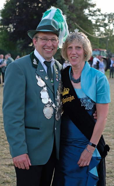 Willi Böntert ist neuer Schützenkönig in Haltern-Lippramsdorf. An seiner Seite regiert Mechthild Lensdorf als Königin. Fotos: Ralf Pieper
