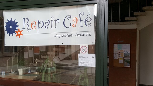 Das Repair Cafe Nette freut sich über viele Besucher*innen mit defekten Geräten im Kath. Gemeindehaus Nette.