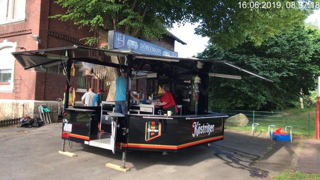 Der Bierstand ist eingerichtet