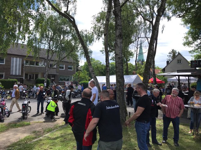 Der Marie-Juchacz-Platz füllte sich merklich