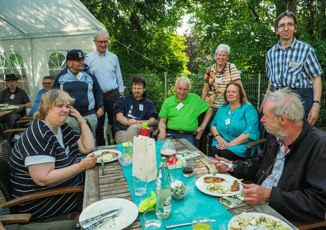Auch Propst Jürgen Schmidt war der Einladung an die Urbachstraße gefolgt.
Foto: Gohl