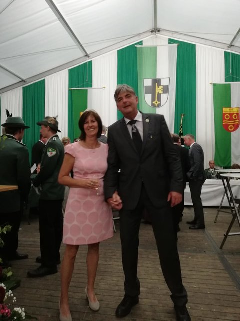 Königin Klaudia Gellings mit ihrem Lebensgefährten Ralf Bleckmann.