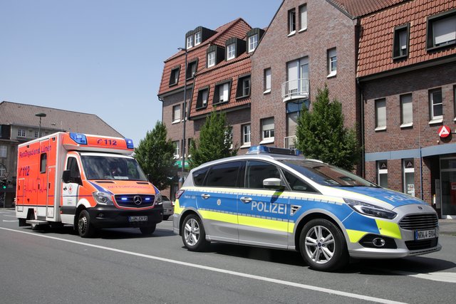 Die Fahrerin des Kleinwagens kam mit leichten Verletzungen ins Krankenhaus.