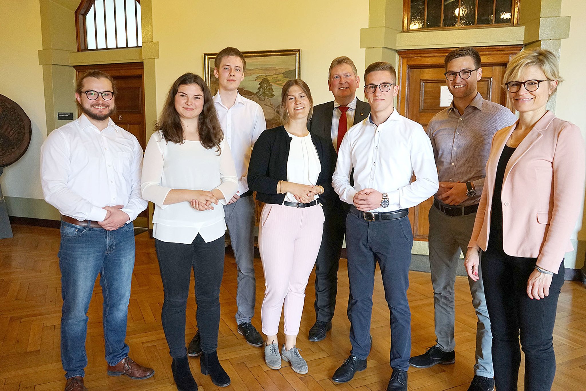 Studenten zeigen Präsentation im Rathaus Wetter: Möglichkeiten der digitalen Verwaltung - Wetter ...