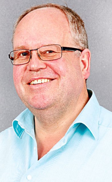 Apotheker Christoph Witzke warnt: Oft wird die Intensität der Sonnenstrahlen unterschätzt und besonders Babys aber auch Kinder sind gefährdet.