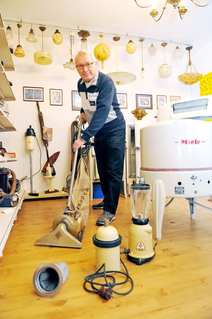 Auch Haushaltsgeräte, vom Staubsauger über Herde bis zu ungewöhnlichen Toastern, waren ausgestellt.