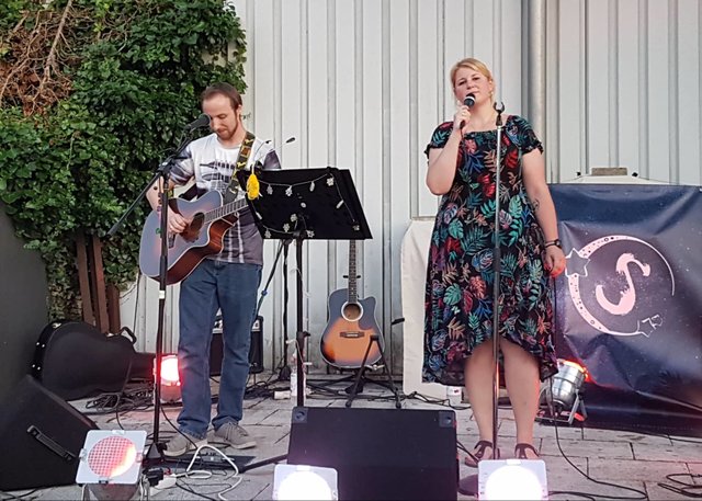 "Wir sind's - Eure Sternenfänger" - das Singer/Songwriter-Duo war für die leiseren Töne am zweiten Tag zuständig.