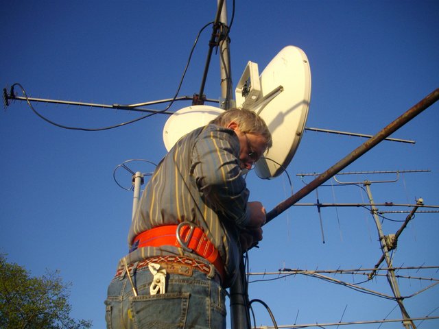 Egbert in seinem Element, basteln und bauen