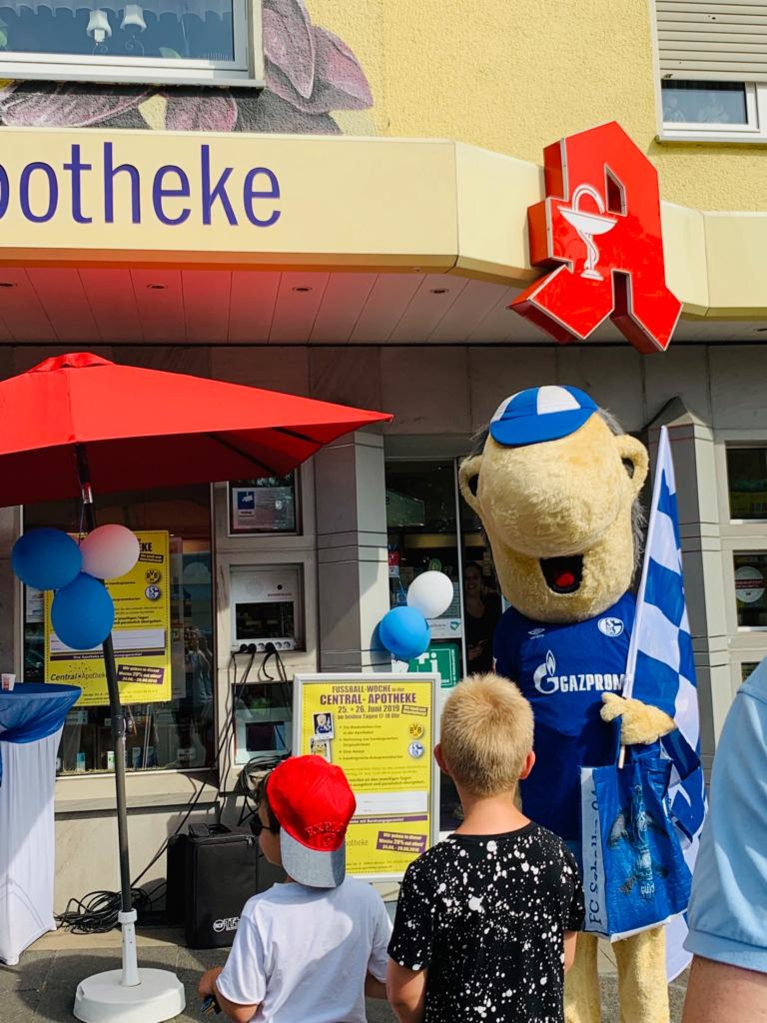 Fussballwoche In Der Central Apotheke 25 26 Juni 2019 Emma Erwin Zu Gast In Witten Witten