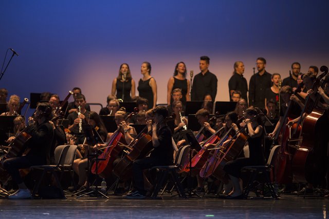 Das Orchester des Goethe-Gymnasiums Essen sowie junge Sängerinnen und Sänger der Folkwang Musikschule wirkten bei „Queeny Unplugged“ 2019 mit.