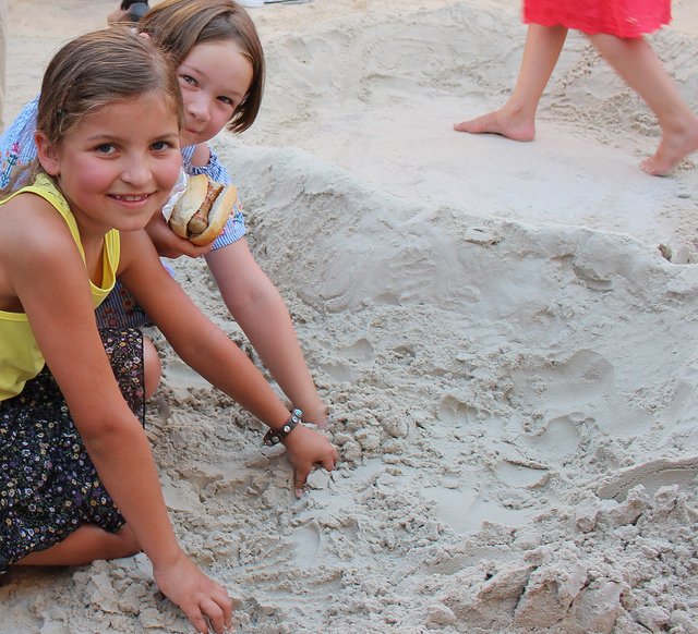 Foto  © Jürgen Thoms - Aus der Serie: Strandparty auf dem Gemeindeplatz in Unna-Massen 