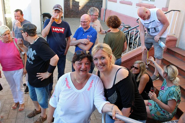Foto  © Jürgen Thoms - Aus der Serie: Strandparty auf dem Gemeindeplatz in Unna-Massen 