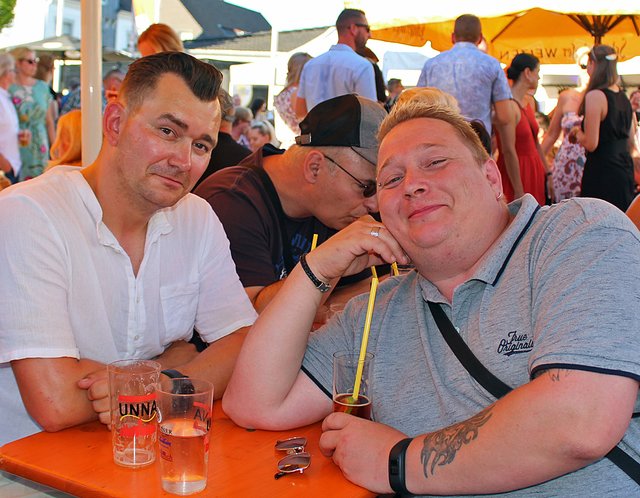 Foto  © Jürgen Thoms - Aus der Serie: Strandparty auf dem Gemeindeplatz in Unna-Massen 