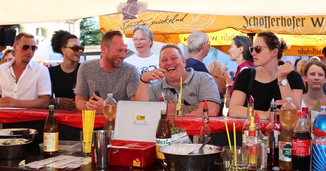 Foto  © Jürgen Thoms - Aus der Serie: Strandparty auf dem Gemeindeplatz in Unna-Massen 