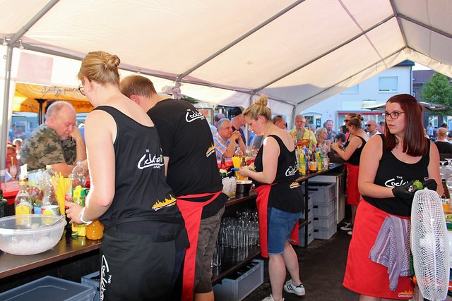Foto  © Jürgen Thoms - Aus der Serie: Strandparty auf dem Gemeindeplatz in Unna-Massen 