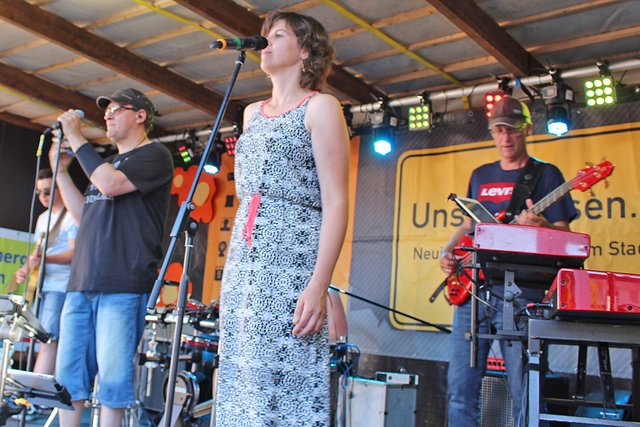 Foto  © Jürgen Thoms - Aus der Serie: Strandparty auf dem Gemeindeplatz in Unna-Massen 