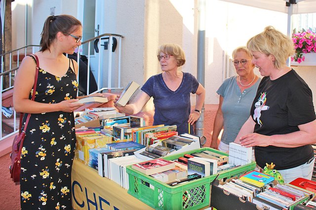 Foto  © Jürgen Thoms - Aus der Serie: Strandparty auf dem Gemeindeplatz in Unna-Massen 