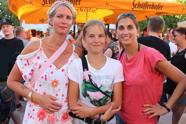 Foto  © Jürgen Thoms - Aus der Serie: Strandparty auf dem Gemeindeplatz in Unna-Massen 