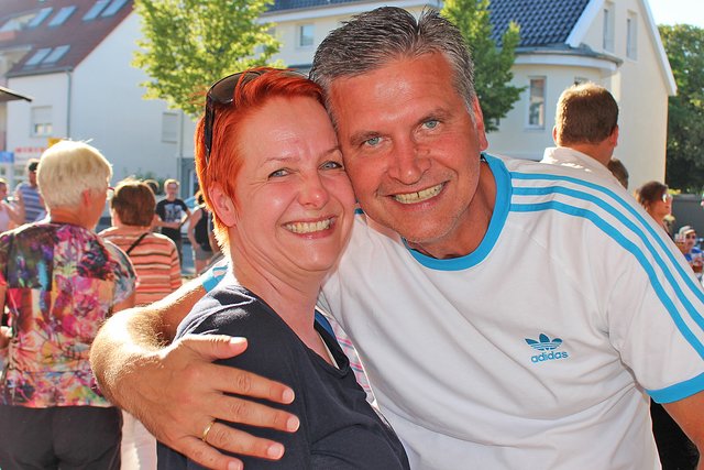 Foto  © Jürgen Thoms - Aus der Serie: Strandparty auf dem Gemeindeplatz in Unna-Massen 