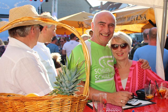 Foto  © Jürgen Thoms - Aus der Serie: Strandparty auf dem Gemeindeplatz in Unna-Massen 
