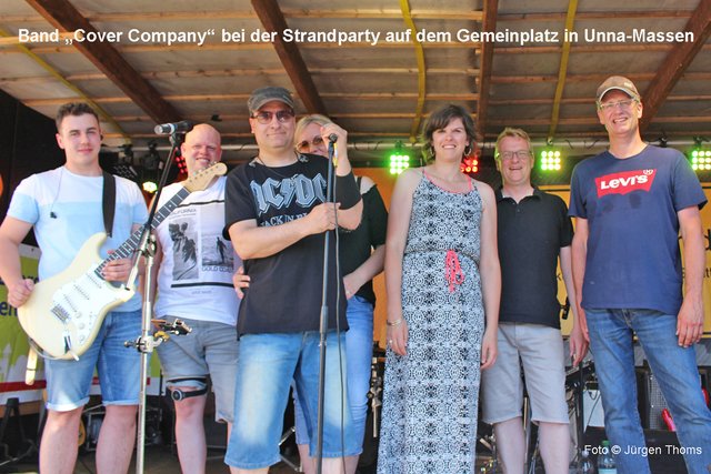 Foto  © Jürgen Thoms - Aus der Serie: Strandparty auf dem Gemeindeplatz in Unna-Massen 