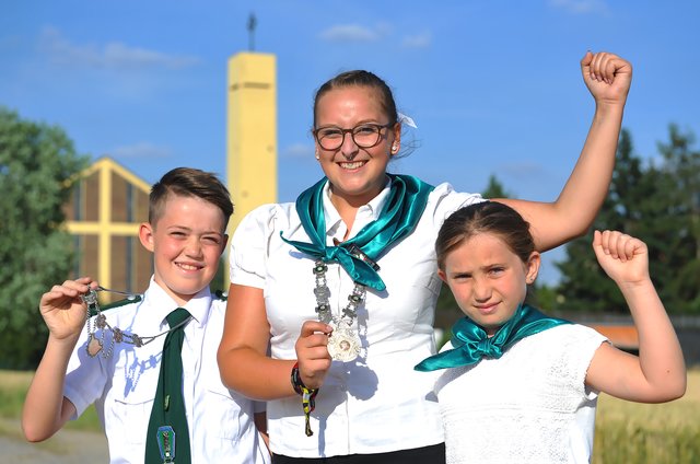 Junge Majestäten der Hubertus-Schützen (von links): Schülerprinz Max Knoll, Jungprinzessin Janine Paeschke und Bambiniprinzessin Jule Hamacher.