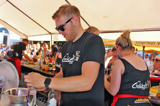 Foto  © Jürgen Thoms - Aus der Serie: Strandparty auf dem Gemeindeplatz in Unna-Massen 