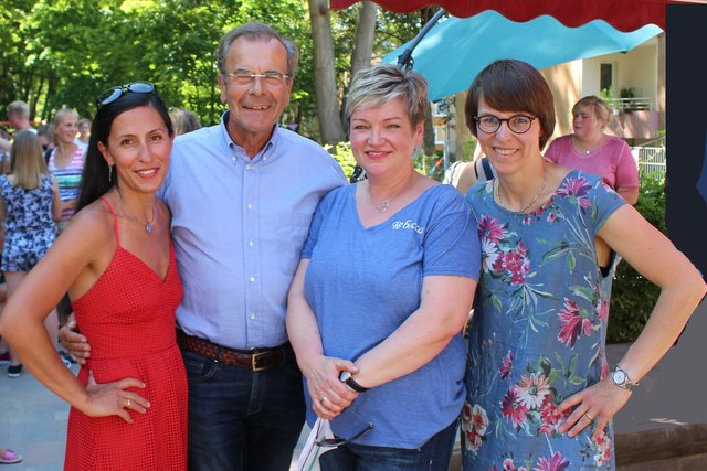 Foto © Jürgen Thoms - Aus der Serie: Hellweg-Kinderstätte e.V. -  Mehr als nur ein Sommerfest - 1. Vorsitzende Sükran Sobkowiak, Vorsitzender des Stiftungsrates der Bürgerstiftung  Unna  Werner Overwaul,  Kindergartenleiterin Rebecca Landsberg und Daniela Spink 
