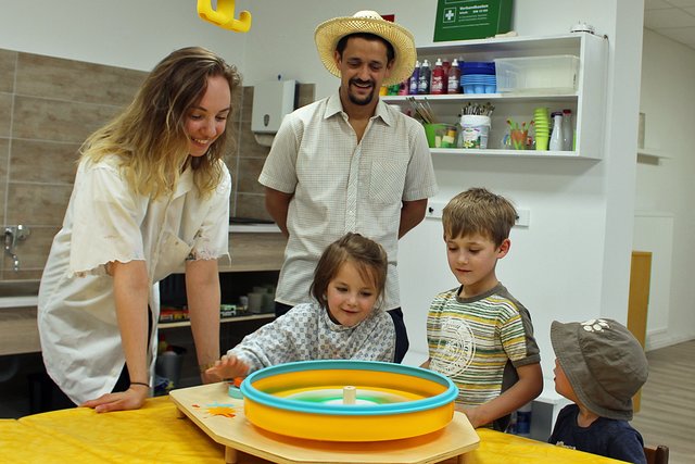 Foto © Jürgen Thoms - Aus der Serie: Hellweg-Kinderstätte e.V. -  Mehr als nur ein Sommerfest – Im neuen  Malraum
