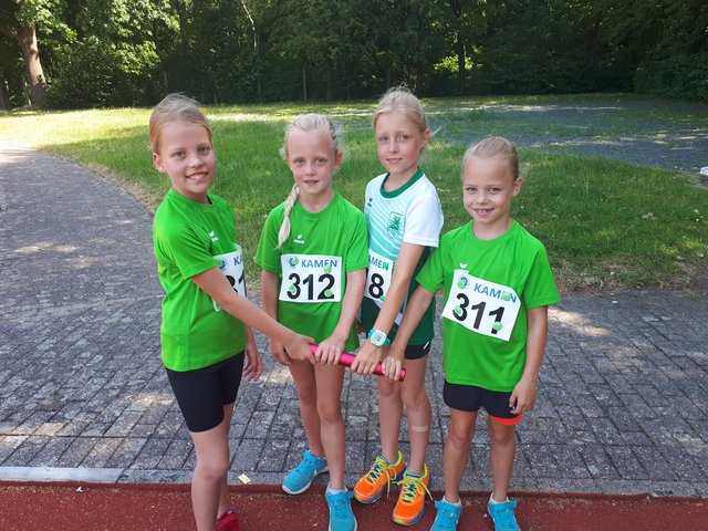 Swantje Littwin, Finnja Schneider, Annemieke und Charlotte Ewens der weiblichen U10 Staffel bei den Kreismeisterschaften in Kamen