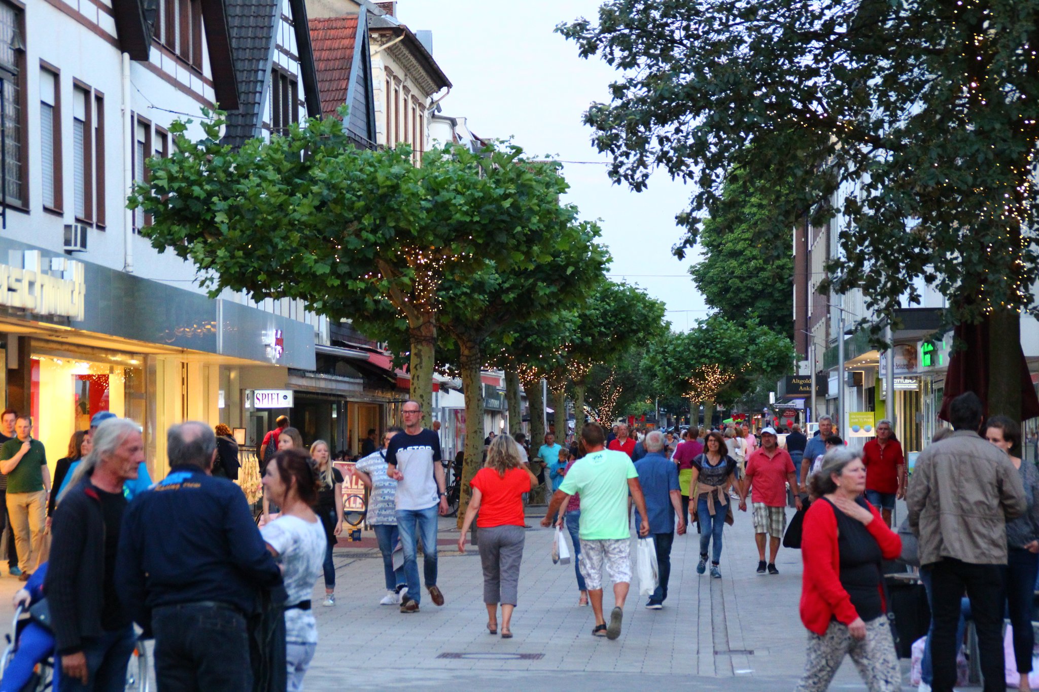 Mitternachtsshopping In Mendener Innenstadt Voller Erfolg