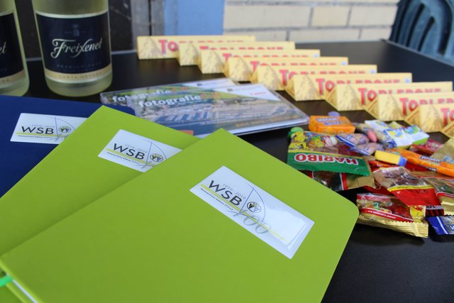 Zahlreiche Preise erwarteten die Teilnehmenden nach den Anstrengungen der Segelrallye. | Foto: Birgit Scheer