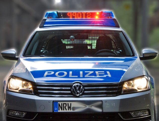 Ein Cross-Motorrad und ein Auto lieferten sich Freitagabend ein Rennen durch Dorsten.