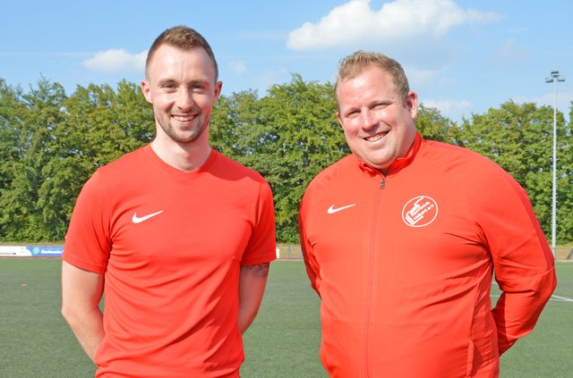 Der neue Trainer Patrick Knieps mit Co-Trainer Andre "Ado" Adomat.