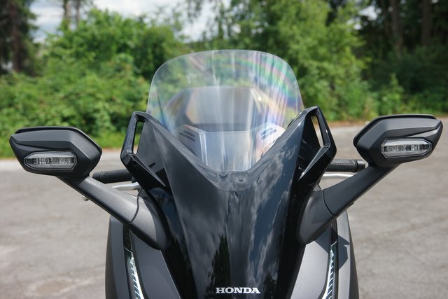 Aktueller, mit neuester Technologie ausgestatteter Motorroller der 125cm³ Klasse  -Honda Forza-  | Foto: Uli Rabenort