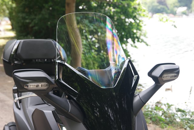 Aktueller, mit neuester Technologie ausgestatteter Motorroller der 125cm³ Klasse  -Honda Forza-  | Foto: Uli Rabenort