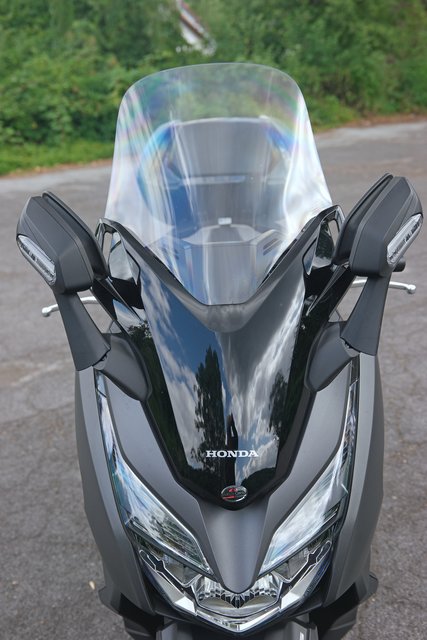 Aktueller, mit neuester Technologie ausgestatteter Motorroller der 125cm³ Klasse  -Honda Forza-  | Foto: Uli Rabenort