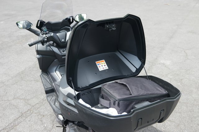 Aktueller, mit neuester Technologie ausgestatteter Motorroller der 125cm³ Klasse  -Honda Forza-  | Foto: Uli Rabenort