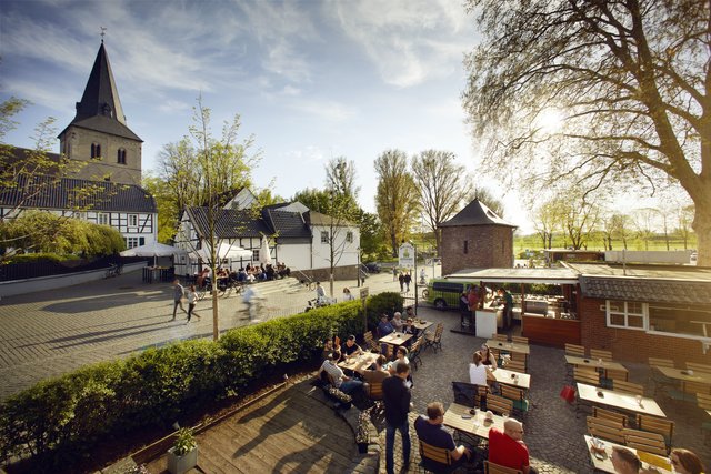 Zahlreiche Altstadt-Wirte laden am Wochenende zum 5. Altstadt-Wirtefest der Kulturbewegung 4019 ein.
Foto: Thomas Lison