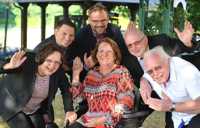 Prinz Tino und Prinz Sebastian mit ihrem Team (v.l.): Petra Trettin und Kerstin Peters (Hofdamen) sowie Markus Ibert und Wolfgang Christmann (Adjutanten).