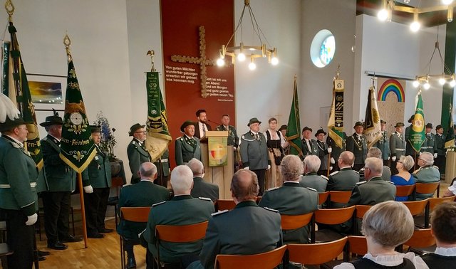 Thomas Kutschaty hielt beim Festakt die Laudatio und gratulierte dem Verein zum Jubiläum. Dabei betonte er, wie wichtig Tradition und Brauchtum sind.